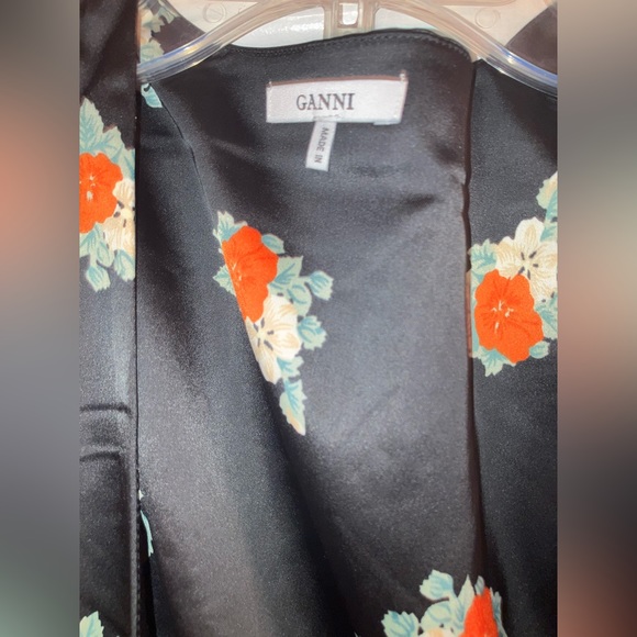 Ganni crop top. Worn once. Good condition. Size medium. - Picture 2 of 3